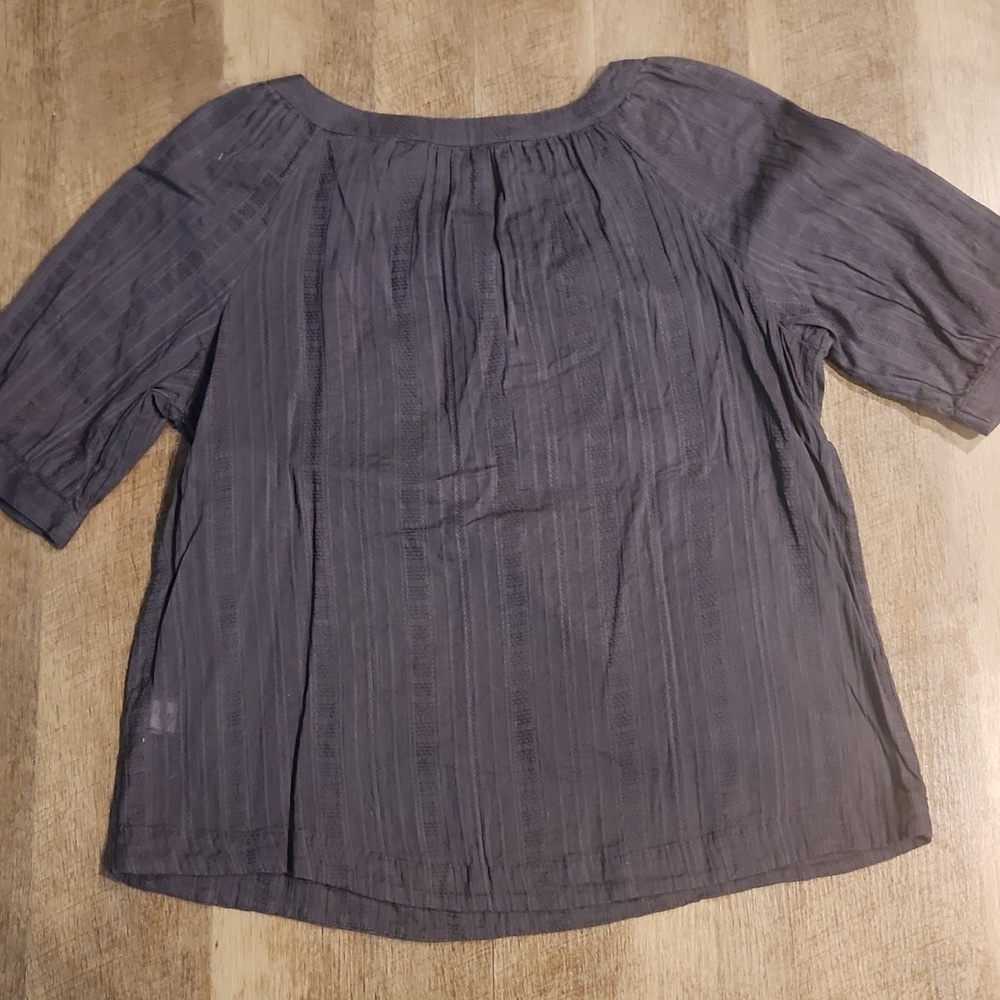 ELIZABETH AND JAMES- Short Sleeve Gray Sheer Blouse. Size XS - Picture 6 of 7